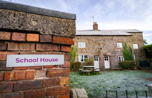 School House, cosy cottage for 12 with hot tub in the Peak District - Photo 34