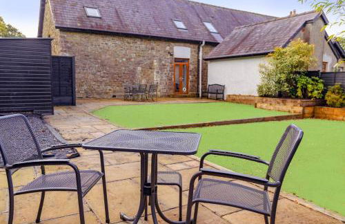 School Lodge - Photo 29