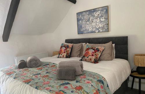 The Nook- A Rustic Cottage in a Beautiful Village. - Photo 3