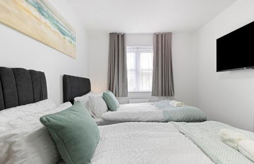 Roomy 3 bedroom house, 2 baths - Photo 9