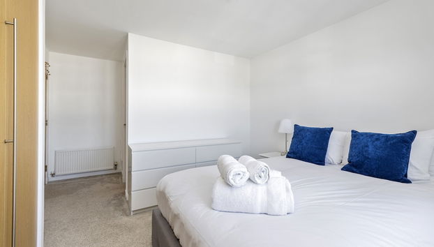 JOIVY Stunning 2-Bed Flat W/ Free Parking - Foto 3, Habitación