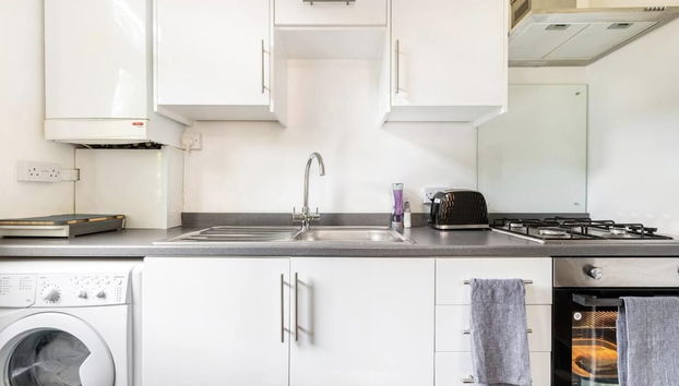 Beautiful 1-bed Apartment With Garden in London - Foto 5, Cocina privada