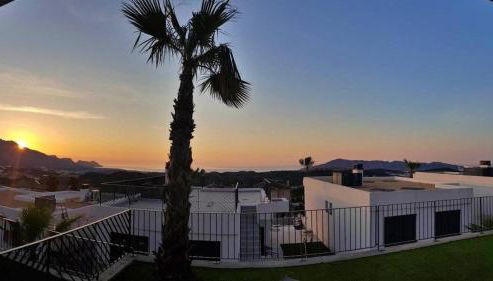 Casa con piscina climatizada y vistas al mar - Foto 2