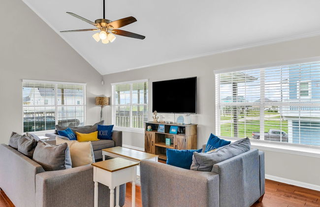 Backyard Oasis Hot Tub and 2 Shaded Decks - Foto 8