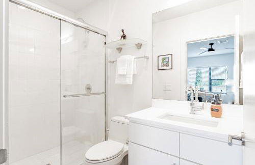 Luxe East Downtown 3BR Condo, Walk to Bars, Restaurants, Shops - Foto 14