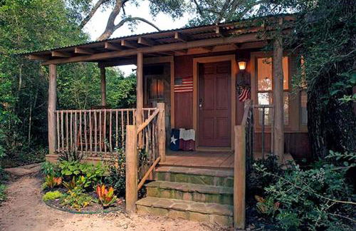 Secluded Cabin Rental with Jacuzzi for Romantic Weekend Getaway near Austin, Texas - Foto 1