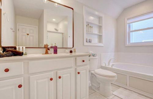 Bombastic Home - Steps to Beach - GameRm - Hot Tub - Pet Friendly - Foto 30