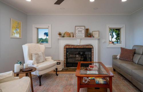 3Bed 2Bath Luxury Lake House on Myers Bay Private Pier Beach Firepit and Deck - Foto 21