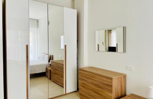 Central Modern Apartment near Lake Como with Elevator and Air Conditioning - Photo 13