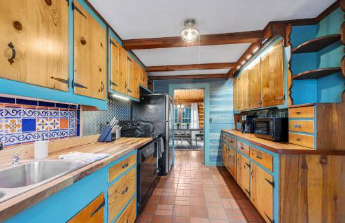 Unique Cabin With Hot Tub Close to Town - Foto 20