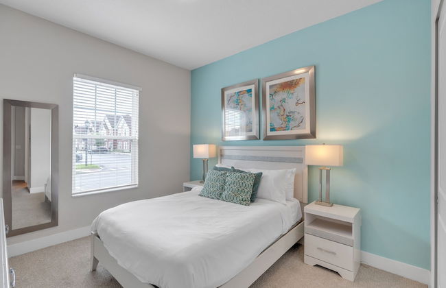 Elegant Townhome Near Disney â Private Suites! 4 Bedroom Townhouse by RedAwning - Photo 3