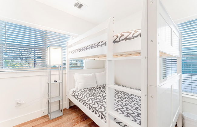 East Downtown 3BR Condo w Fast Wifi and Sleeps 8 - Foto 4