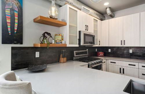 Swanky Townhome Near Old Town, Breweries and River - Foto 33