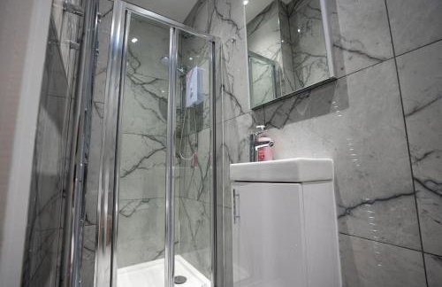 Luxury 6 Bed near city centre with Cinema Room & games room plus 5 bathrooms - Foto 41