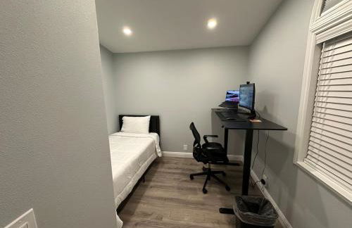 Renovated 5 Bd 3 Ba AC Private Deck Lawn - Foto 65