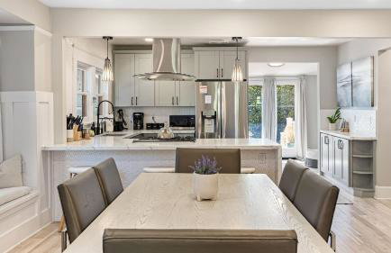 Luxe Backyard Oasis w/ Hot Tub Chic Design South Park Sanctuary - Foto 15