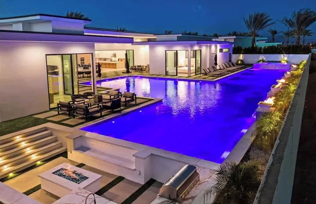 Sleeps 20 7-bedroom Villa w/ Pool, Putting Green & Hot Tub Bravo Villa #11 by Avantstay - Foto 8