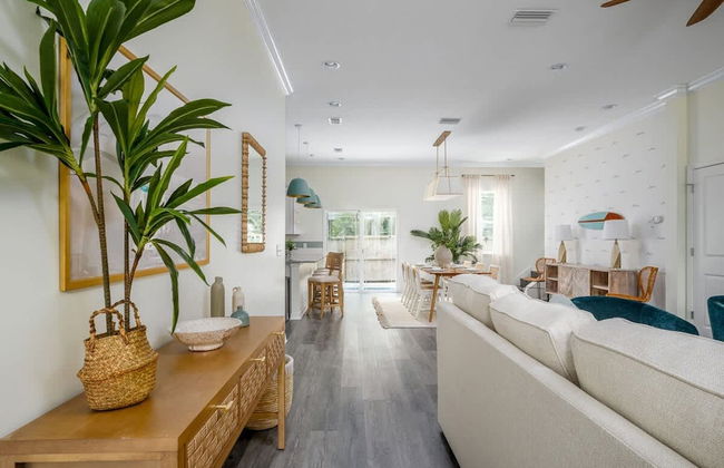 Fun Airy Florida Vacation Home With Private Pool - Photo 4