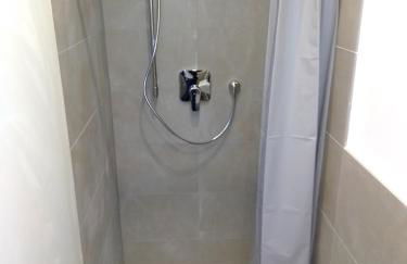 Zentrale ruhige Lage mit Parkplatz und Terrasse - Foto 7