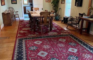 Charming Montana Bungalow with Madison River Views, Steps from Main Street in Ennis, MT - Foto 16