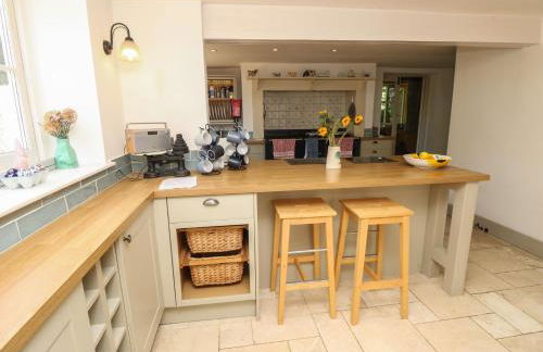 Guildford Farmhouse - Photo 11