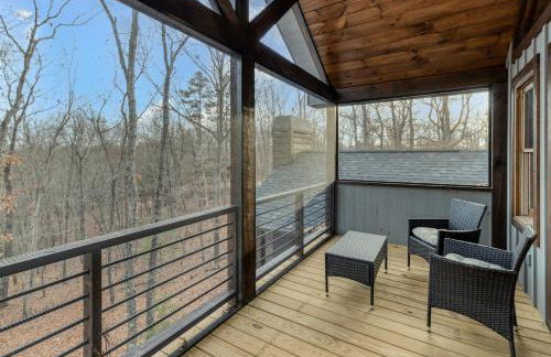 WolfCabin Lux Family Home, Fire Pit, Hot Tub, ADA ramp, ez paved rds - Foto 46