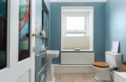 Spacious House nr Castle Beach Parking & Sauna - Foto 25