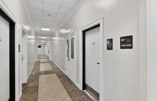 Lux Mins To Atrium Health & Charlotte Airport - Foto 27