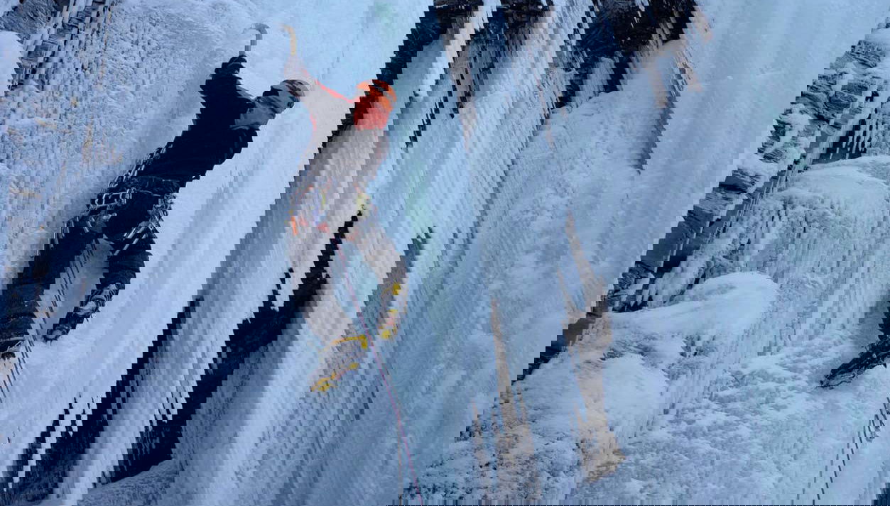 Escalada no gelo nas montanhas Abisko