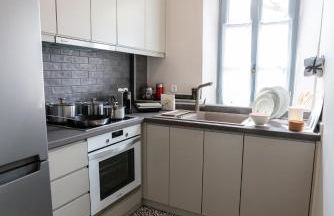 ENGLEZENA'S GUESTHOUSE - Photo 12