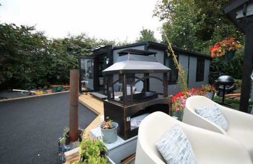 Sunset Retreat Cabin, Private Hot Tub with Mini Cinema Projector & Garden views - Foto 63