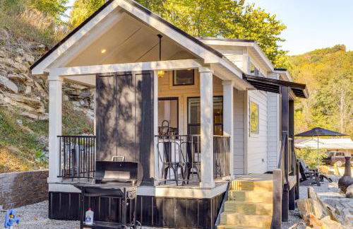 Deck, Grill and Fishing Pond Modern Cookeville Gem - Foto 9