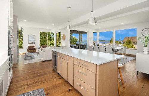 Luxury 6 BR Mansion w Water Views & Walk to Beach - Foto 2