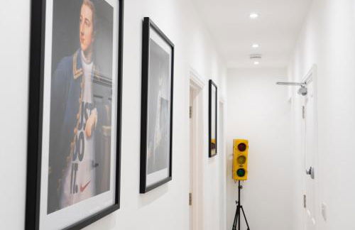 The House Of Selfies - Photo 34