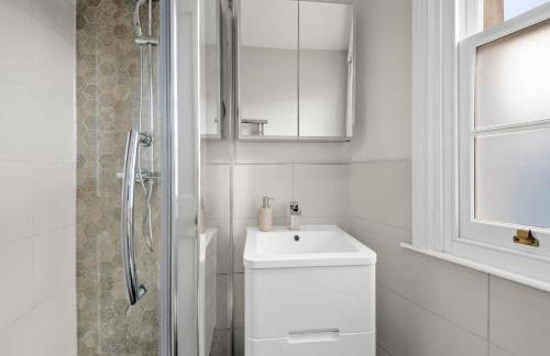 Central Kings Cross modern house with free parking - Foto 12