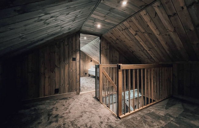 Modern Mountain Cabin - Outdoor Hot Tub - 8 Beds - Photo 44