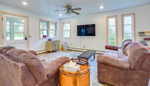 Waterfront Spirit Lake Vacation Rental with Dock! - Foto 4