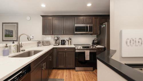 Great Location! Downtown WP with Hot Tub! Sleeps 6! - Foto 5