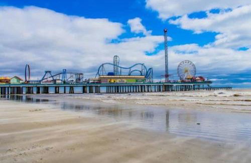 The Tides of Galveston Pet Friendly Walk to Beach - Photo 18