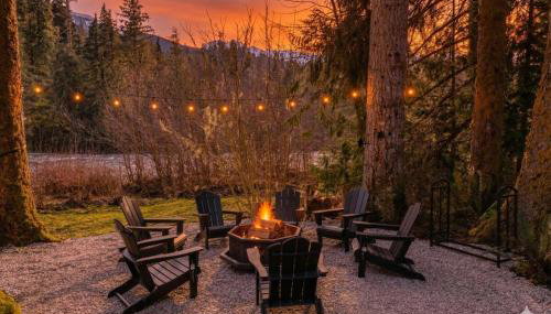 Riverfront getaway with sauna near mountains and hiking - Foto 3