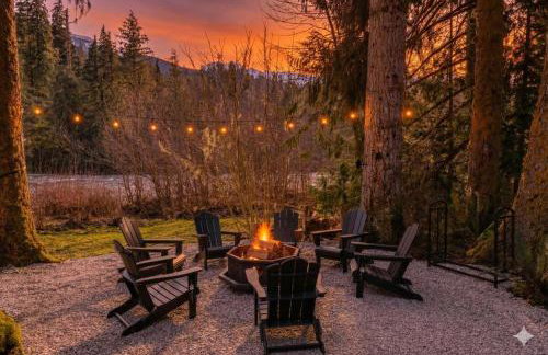 Riverfront getaway with sauna near mountains and hiking - Foto 3