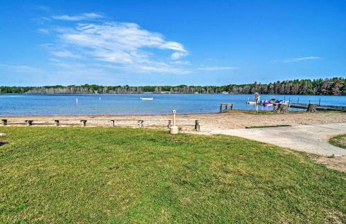 Cozy Mancelona Home Ski, Golf and Snowmobile! - Foto 30