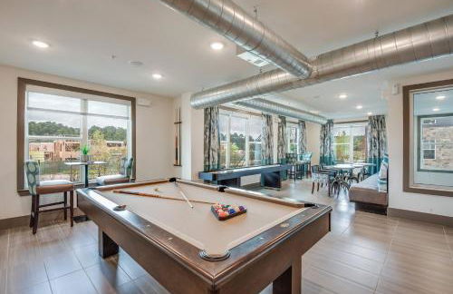 Lux Modern Art Apartment Near Eateries and Theater by RGS - Foto 15