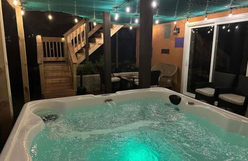 WOW!! Ultimate Pocono Retreat, Hot Tub, Game Room, Deck, Lakes, Skiing, Pools - Foto 34