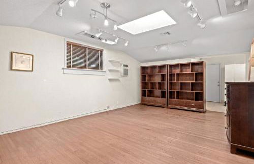 Airy Large Backyard Oasis Perfect Family Getaway - Foto 49