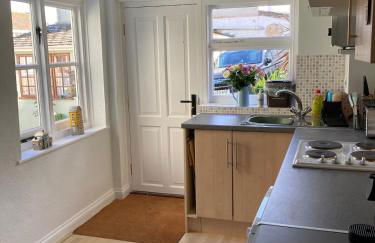 Pelican House - Photo 16