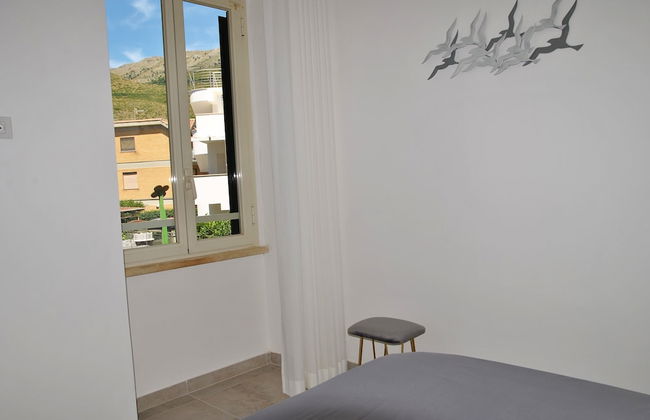 Sea Breeze Seafront Flat - Photo 8