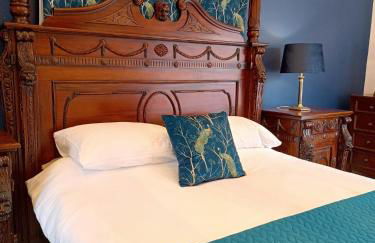 The West Wing at Eriviat Hall Hot Tub - Photo 80