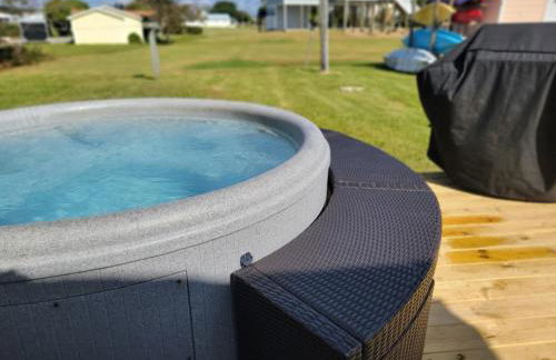 Waterfront, dock, Hot tub, kayaks, King Bedroom with amazing views, RELAXATION, 2 miles to the beach - Foto 22