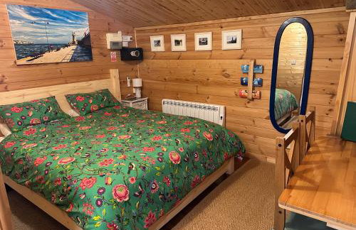 Cosy Cabin, hidden from the main house - Sleeps 2 - EV - Foto 1